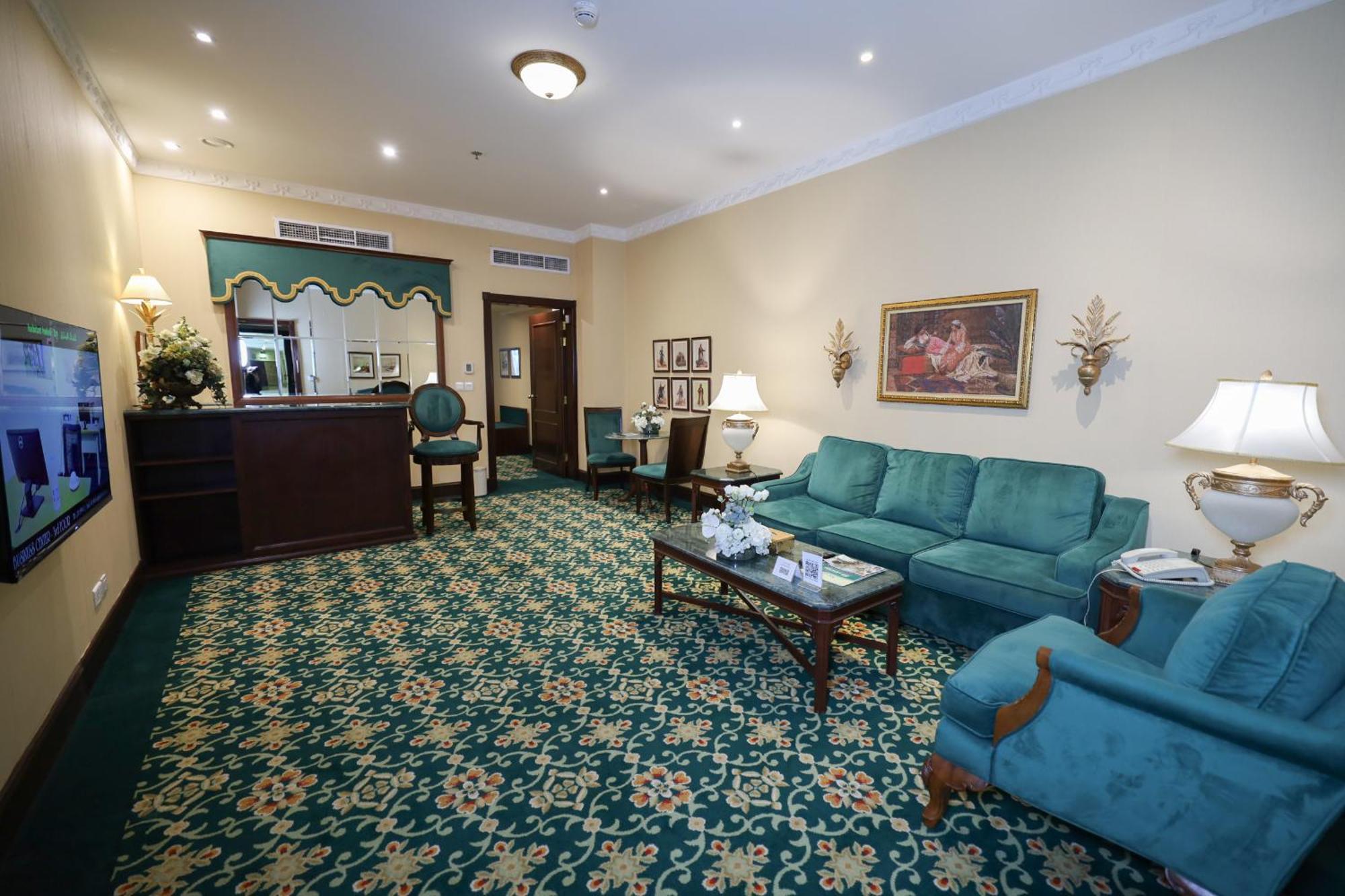 فندق المنزل الخبر المظهر الخارجي الصورة A suite at the hotel