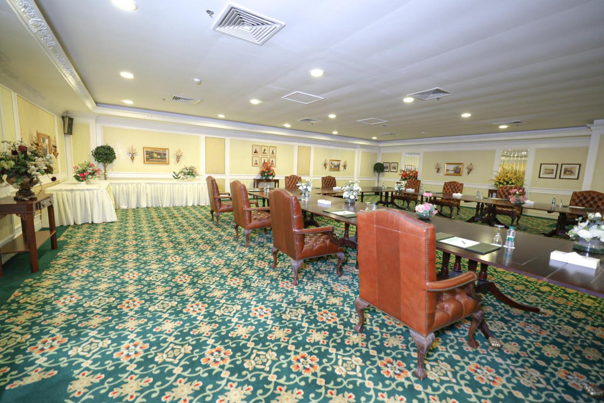 فندق المنزل الخبر المظهر الخارجي الصورة The dining room at the 2004 White House Easter Egg Roll