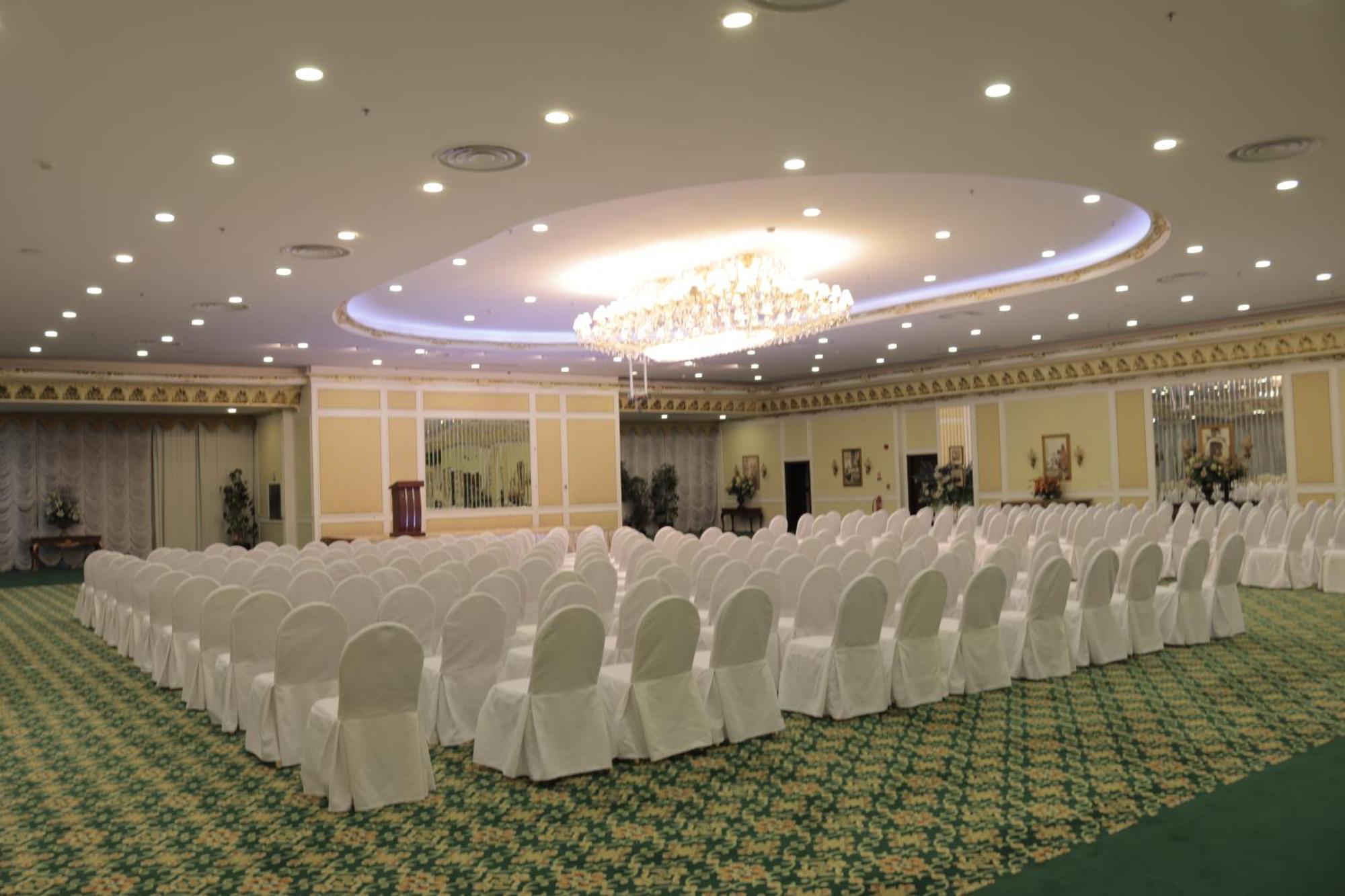 فندق المنزل الخبر المظهر الخارجي الصورة The ballroom of the hotel