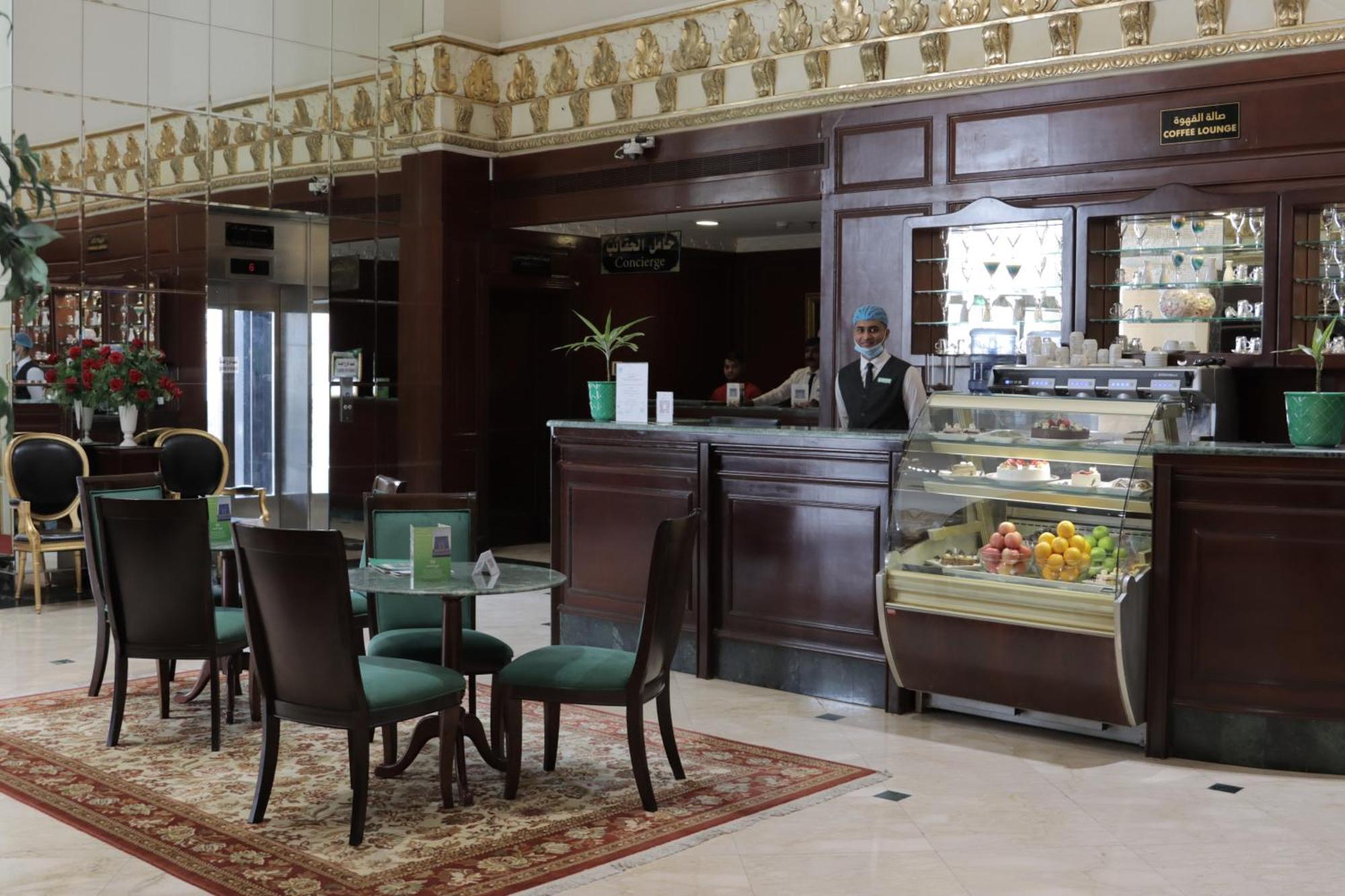 فندق المنزل الخبر المظهر الخارجي الصورة The lobby of the hotel