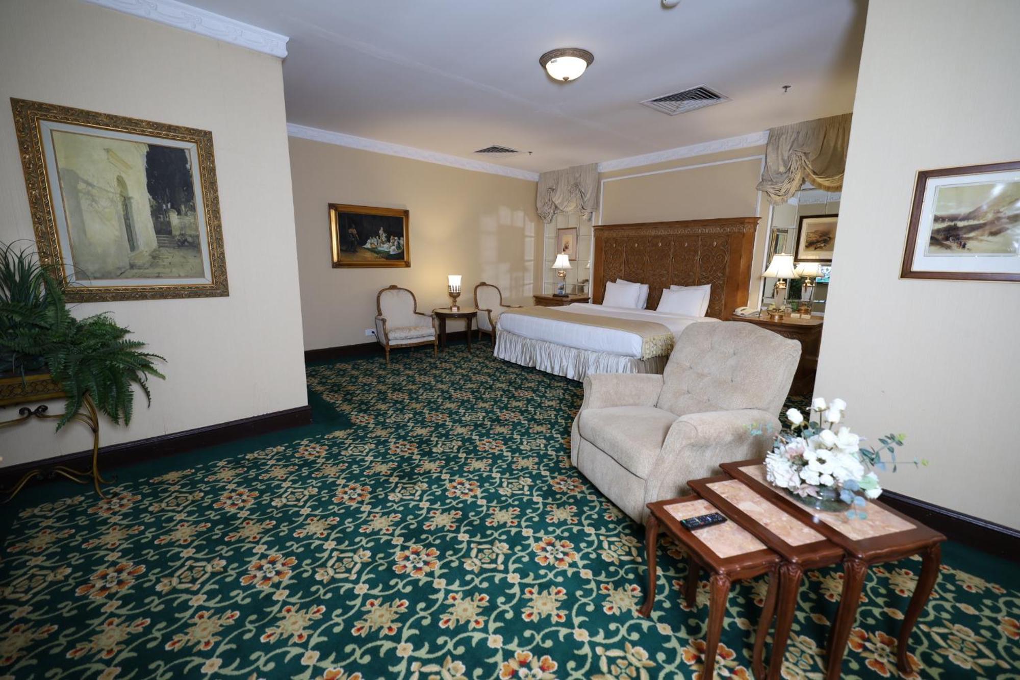 فندق المنزل الخبر المظهر الخارجي الصورة A suite at the hotel